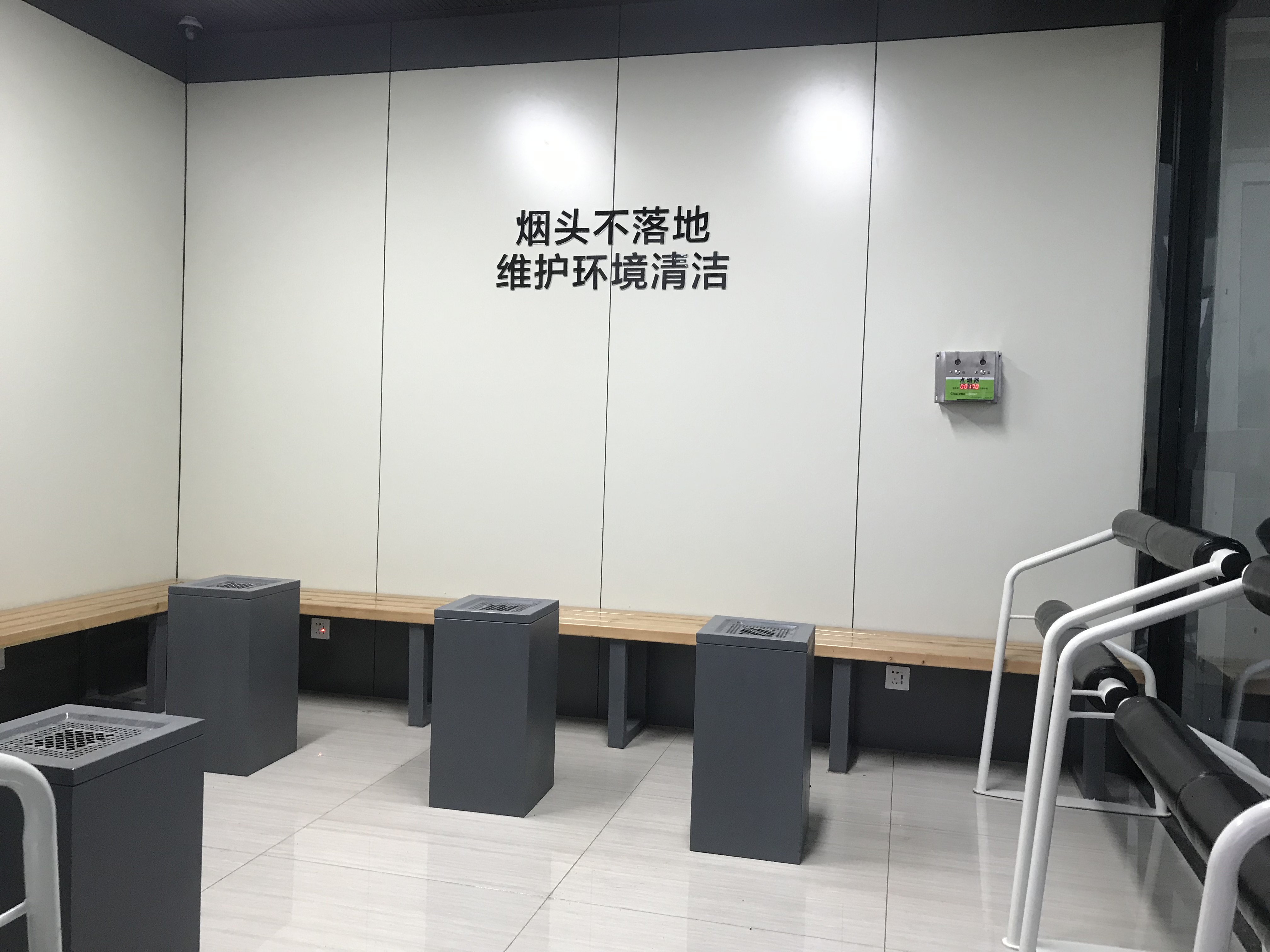 连汽赣榆公司完成吸烟室升级改造